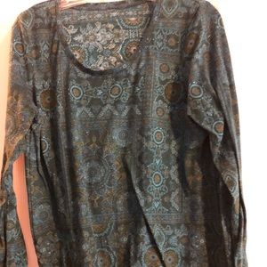 Long-sleeve patterned shirt